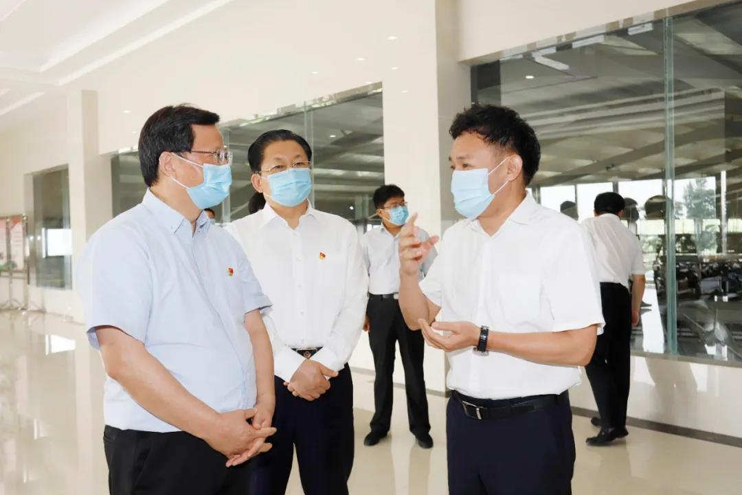 快訊 | 河南省委常委、省紀委書記、省監(jiān)委主任任正曉蒞臨花花牛乳業(yè)集團新蔡瑞亞牧場調研