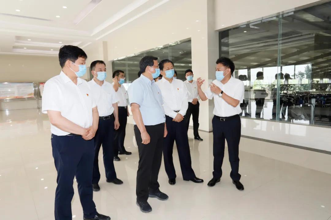 快訊 | 河南省委常委、省紀委書記、省監(jiān)委主任任正曉蒞臨花花牛乳業(yè)集團新蔡瑞亞牧場調研