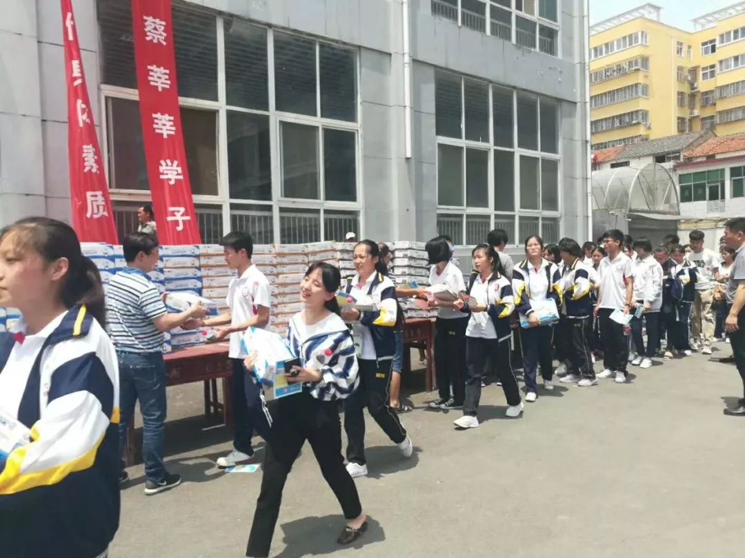 花花牛|捐助教育100萬(wàn)元！做公益，我們是認(rèn)真的！