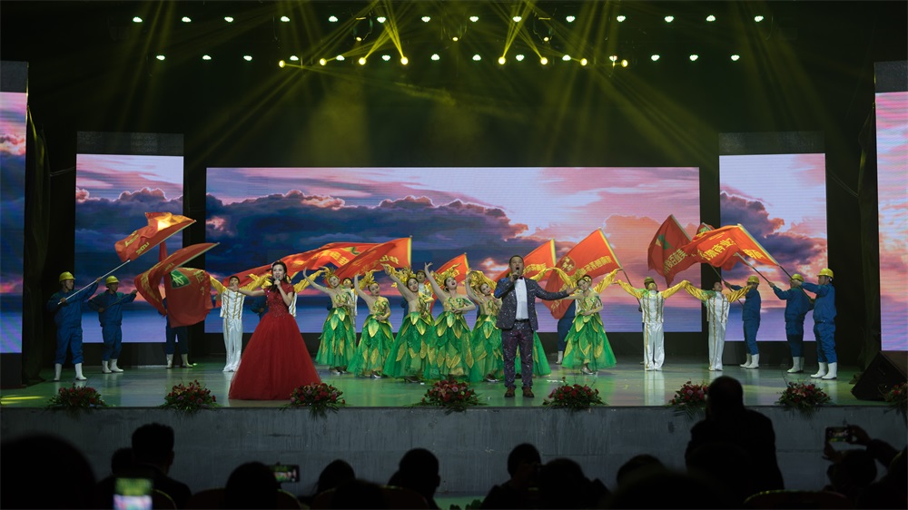 “不忘初心、聚力前行” 花花牛集團(tuán)2018迎新春聯(lián)歡會隆重舉行